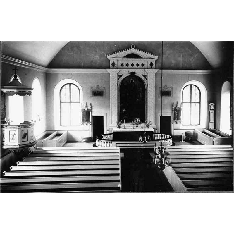 Source caption: "Fröderyds gamla kyrka [...] Interiör mot öster." -- although undated the photograph was taken before the fire that badly damaged the church in 1943; luckily the font survived; the church was re-built in 1946