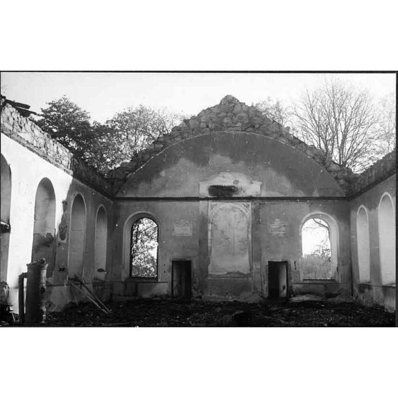 Source caption: "Fröderyds gamla kyrka [...] Efter branden 1943." -- although undated the photograph was taken after the fire that badly damaged the church in 1943; luckily the font survived; the church was re-built in 1946