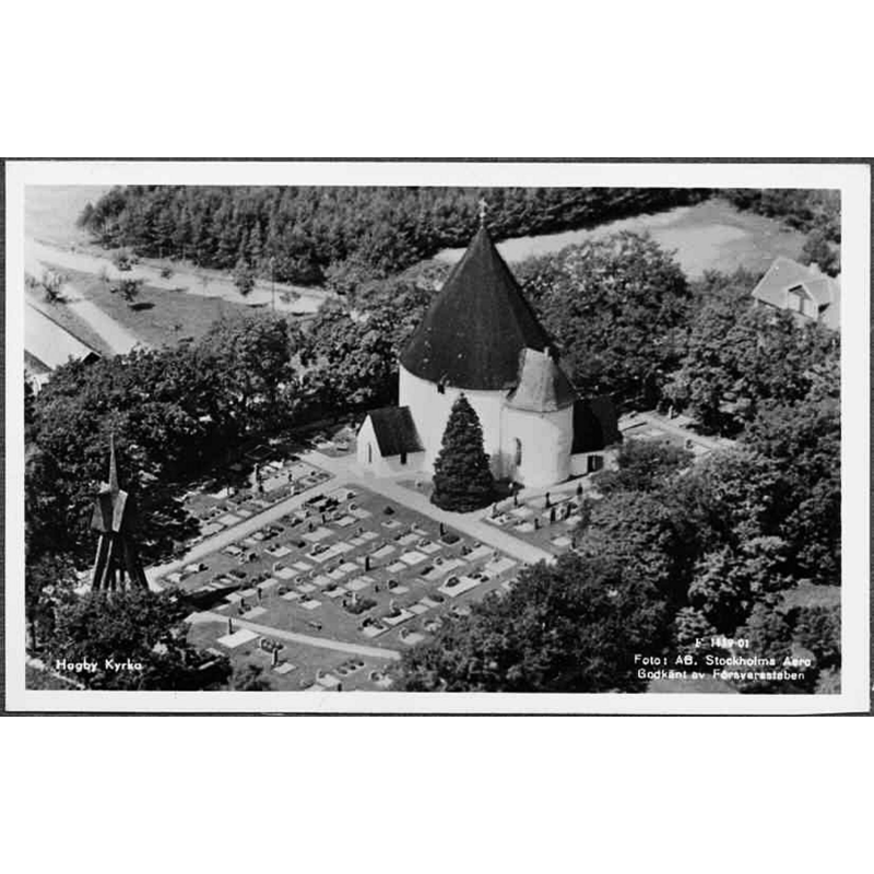 Source caption: "Hagbu kyrka [...] Kyrkan mot sydöst. Vykort (flygfoto)."