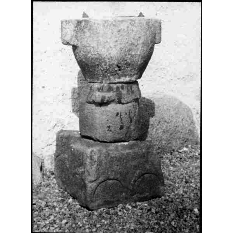 Source caption: "Hagby kyrka [...] Dopfuntsliknande fynd. Alla tre delarna ställda samman." -- is it a font? [cf. FontNotes]