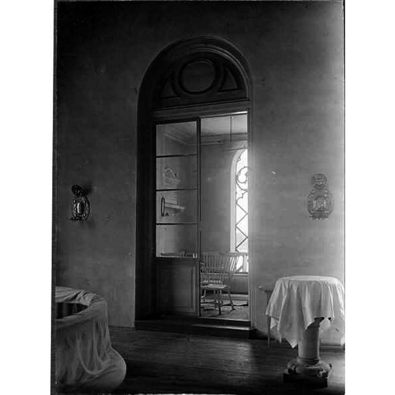 Source caption: "Halltorps kyrka [...] Interiör mot gravkor." -- the font covered with a cloth is not the medieval font of this church