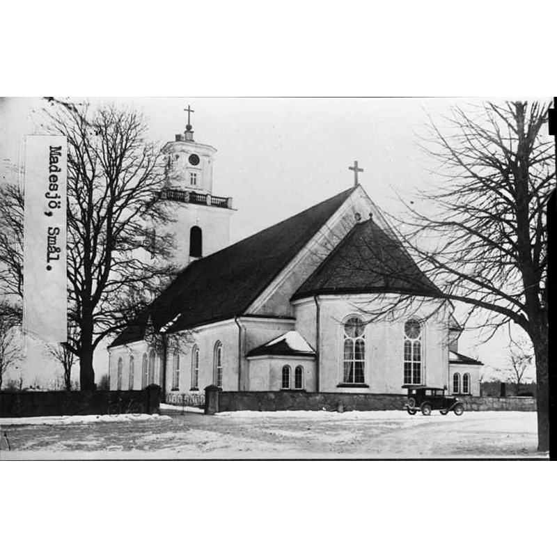 Source caption: "Madesjö [nya] kyrka [...] Kyrkan mot sydöst, omkring 1930."