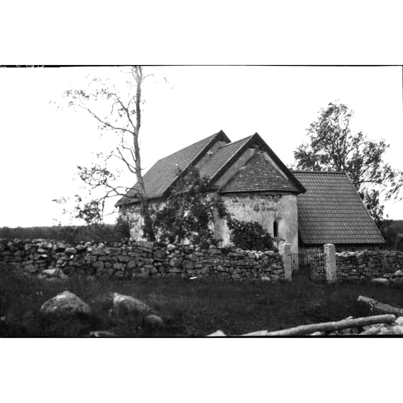 Source caption; "Hemmesjö gamla kyrka [...] Kyrkan från öster." -- 12thC church; abandoned 1854; restored 1921