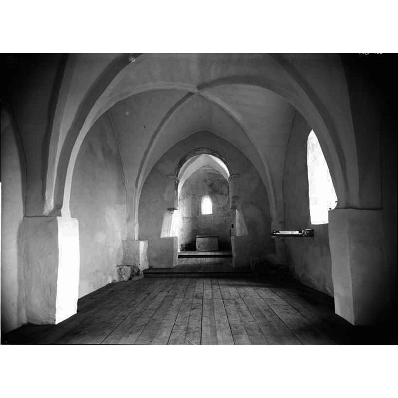 Source caption; "Hemmesjö gamla kyrka [...] Interiör mot öster. Efter restaurering." -- 12thC church; abandoned 1854; restored 1921