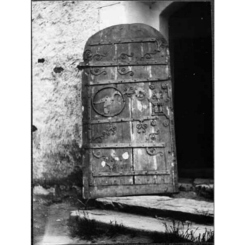 Source caption: "Hylletofta kyrka [...] Gammal dörr till ingång."