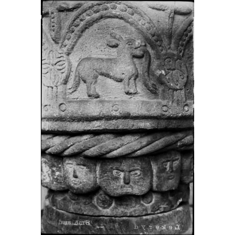 Source caption: "Lekeryds kyrka [...] Dopfunt av sandsten, detal. Anonymmästaren Bestiarius skola, början av 1200-talet."