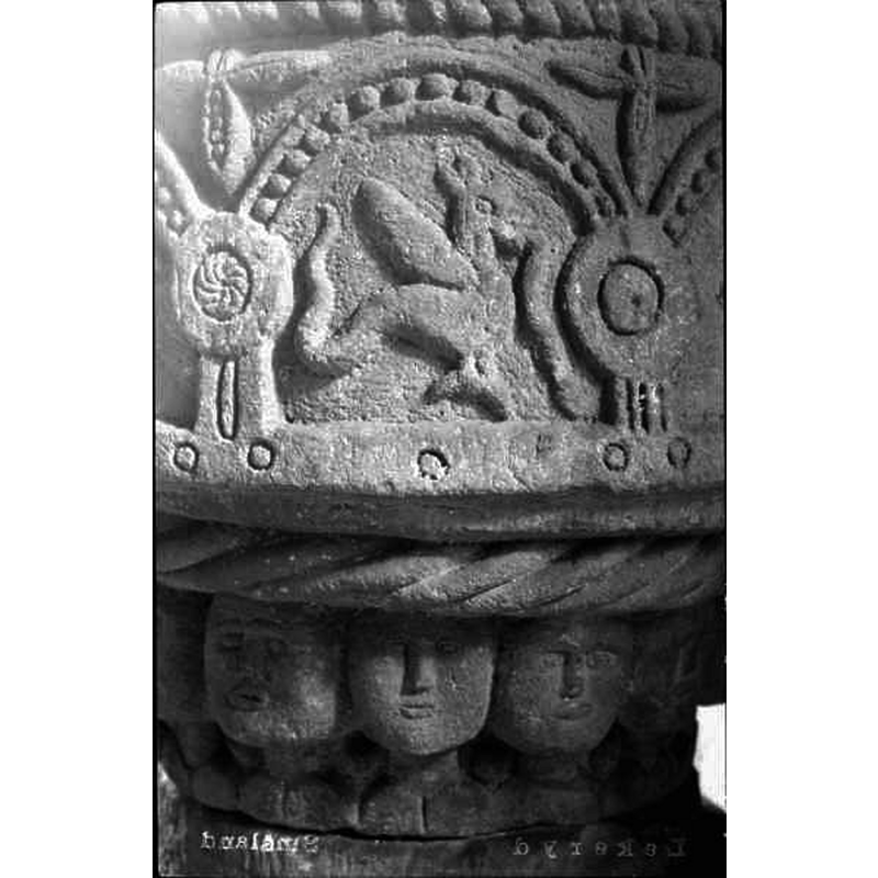 Source caption: "Lekeryds kyrka [...] Dopfunt av sandsten, detal. Anonymmästaren Bestiarius skola, början av 1200-talet."