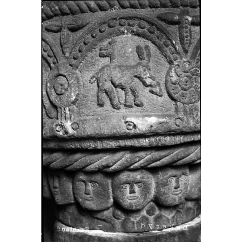 Source caption: "Lekeryds kyrka [...] Dopfunt av sandsten, detal. Anonymmästaren Bestiarius skola, början av 1200-talet."
