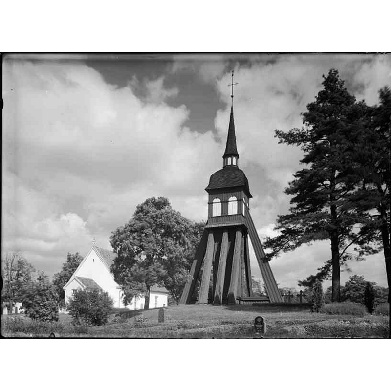 Source caption: "Jönköping, Ljungarums kyrka [...] Kyrkan och klockstapeln mot sydväst."
