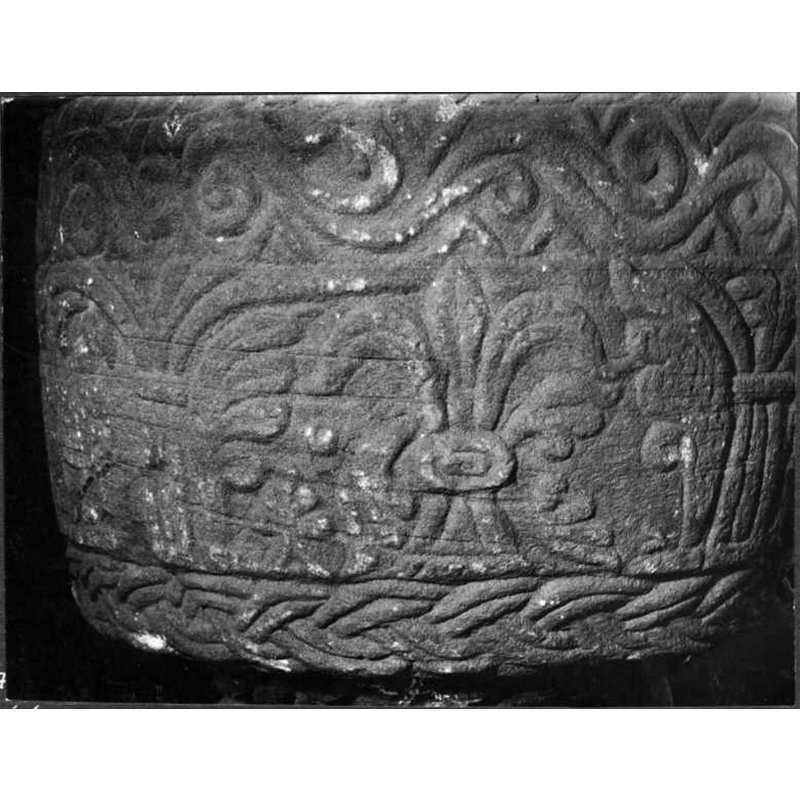 Source caption: "Jönköping, Ljungarums kyrka [...] Dopfunt, sandsten, Bestiarius skola, början av 1200-talet, detalj."
