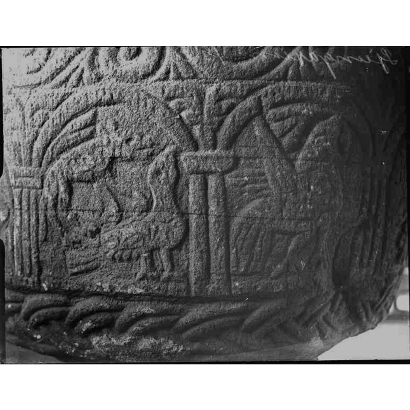 Source caption: "Jönköping, Ljungarums kyrka [...] Dopfunt, sandsten, Bestiarius skola, början av 1200-talet, detalj."