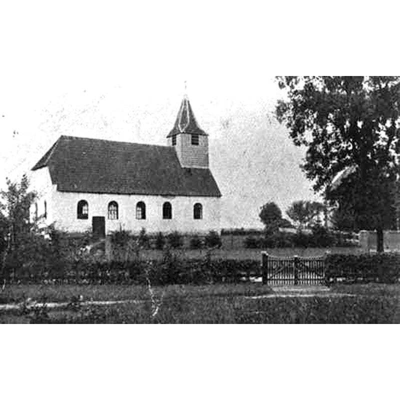 Source caption: "De oude Nederlands hervormde kerk aan de Europaweg 115 te Schoonebeek vanaf de pastorie gezien, rechts de openbare school [...] 	before 1900"