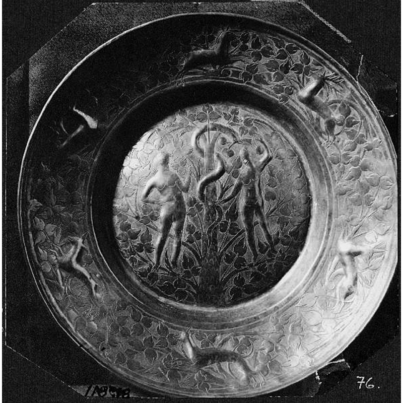 Source caption: "Brahekyrkan [...] Dopskål med syndafallsmotiv i botten, djur- och växtdekorationer runtom."