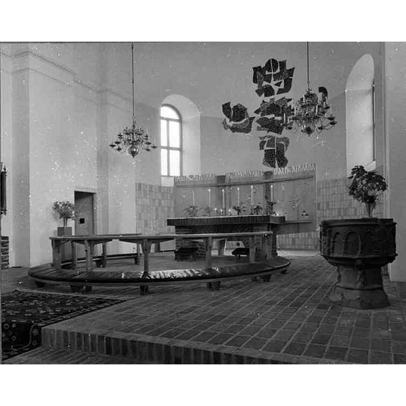 Source caption: "Lommaryds kyrka [...] Interiör mot öster." -- the medieval font now [1956] located in the chancel, south side, of the new 1890s church