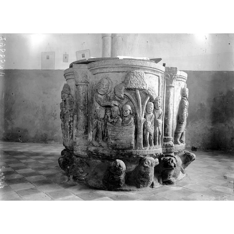 two already in a cylindrical font decorated with mouldings; two others waiting their turn to the right of the tree