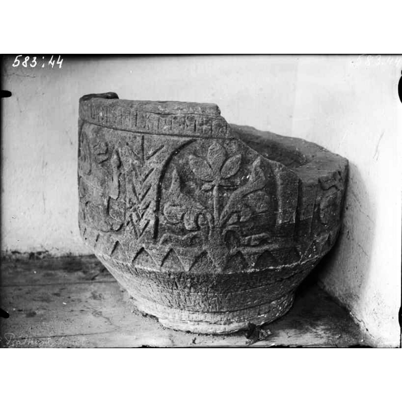 Source caption: "Pjätteryds kyrka [...] Dopfunt av sandsten."