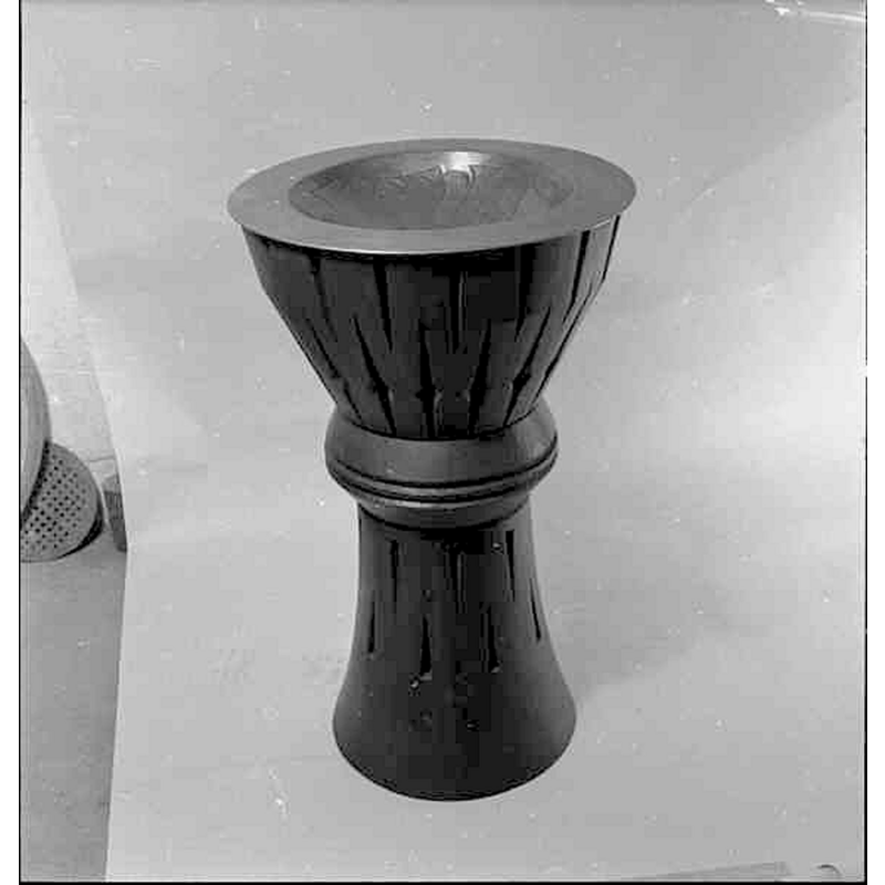 Source caption: "Sjösås gamla kyrka [...] Dopfunt, trä, tillverkad 1955."