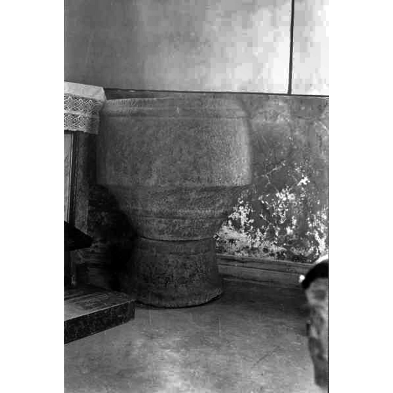 Source caption: "Torskinge kyrka [...] Dopfunt, granit, 1200-tal."