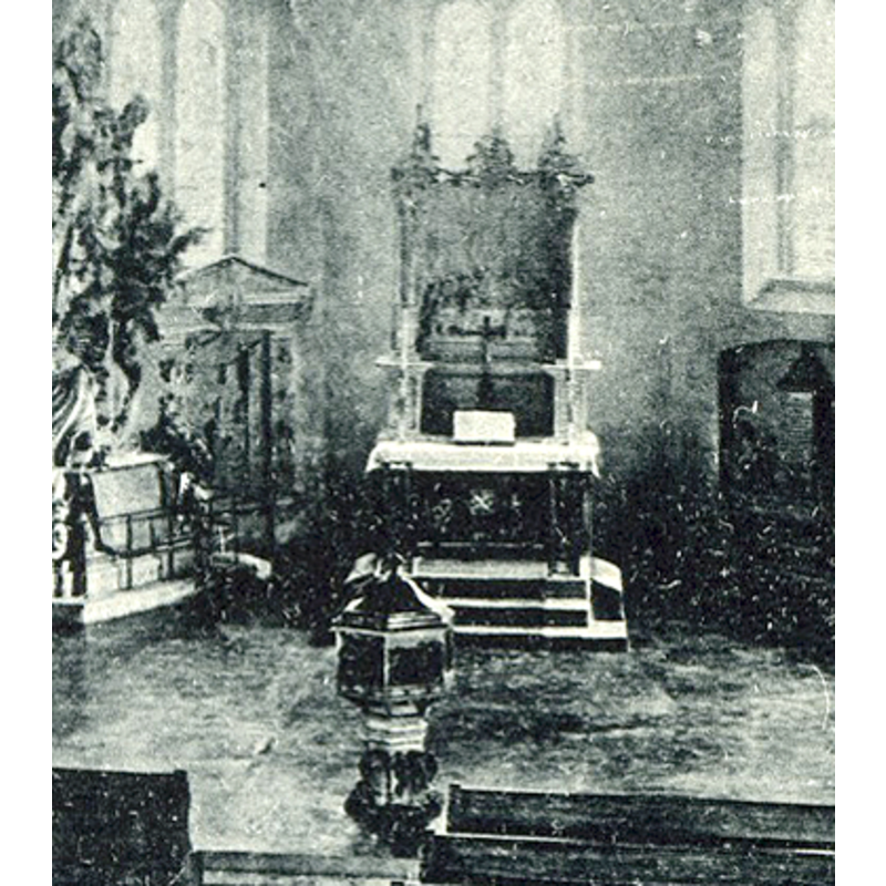 the font and cover in the chancel in a Brück & Sohn Kunstverlag Meißen postcard of 1916