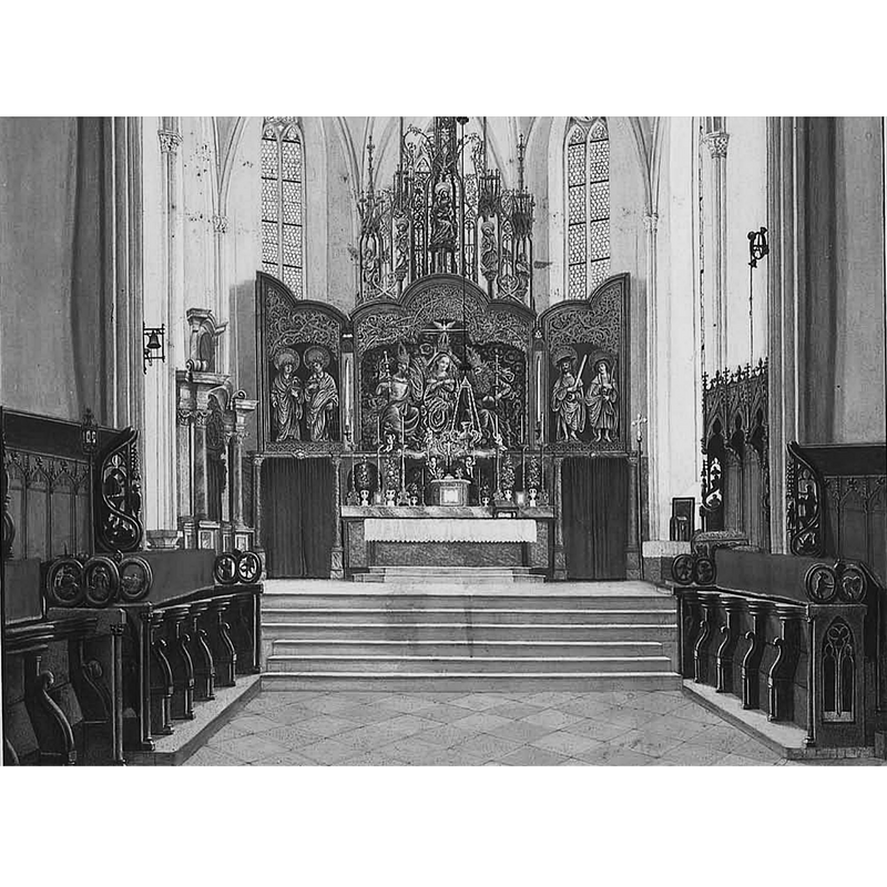 Source caption: "Das Taufbecken p oberhalb des linken Chorgestühls. Über seinen Verbleib ist nichts bekannt." -- an octgaonal font is partially visible here on the left, , behind the choir stalls [cf. FontNotes]