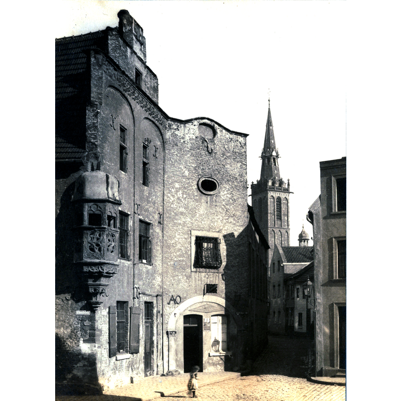 Source caption: "Düren, Bongardstrasse 14, Seitenansicht" -- showing a partial view of Annakirche in the background; this church would be destroyed in a 16 November 1944 raid [cf. ChurchNotes]