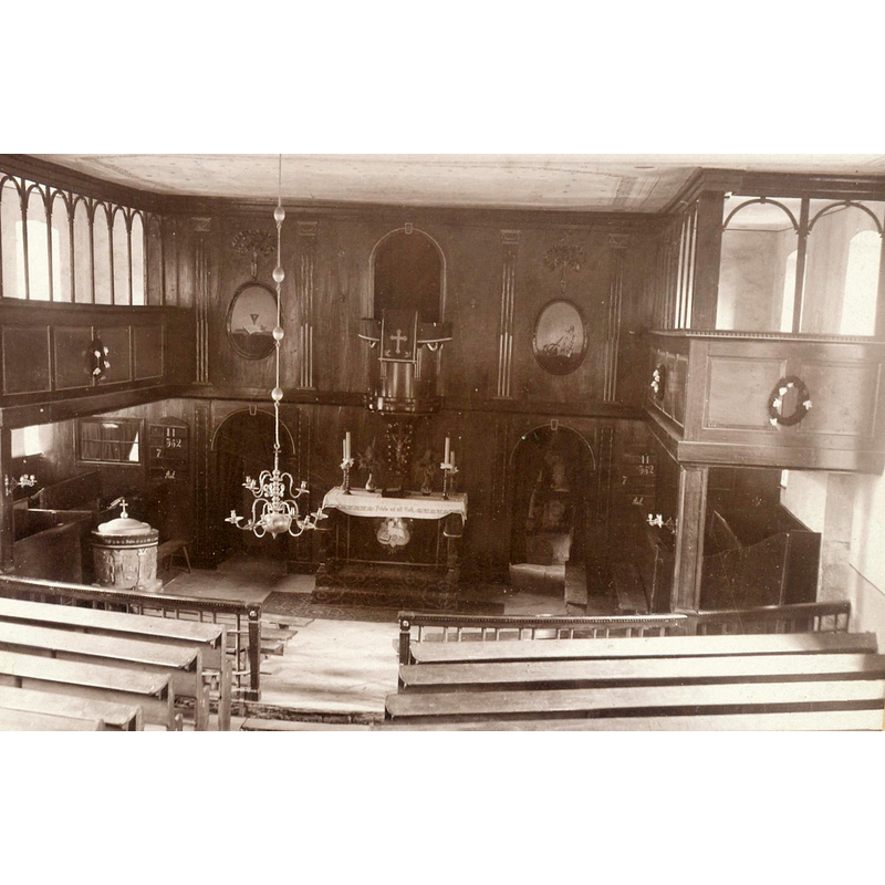Source caption: "Auf diesem Foto ist der Innenraum vor der grossen Renovierung im Jahr 1960 zu sehen. Vermutlich wurde dieser so im 18. Jahrhundert eingerichtet." -- the font is seen here on the left [north] side of the chancel