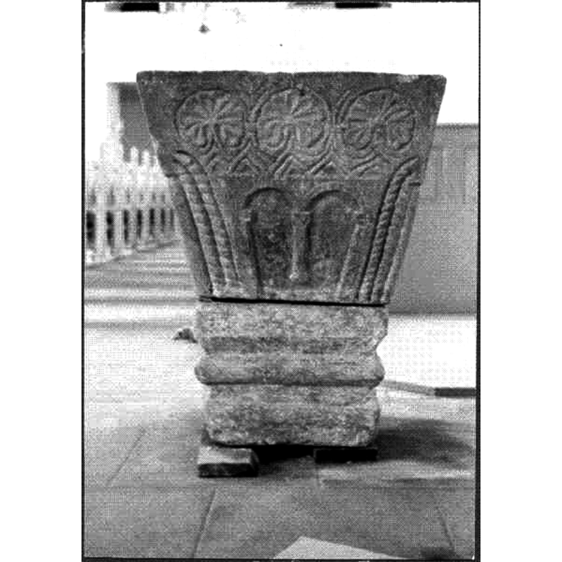 Source caption: "Äsphults kyrka. Dopfunt av sandsten, fyrkantig skål och fot. Medeltida."