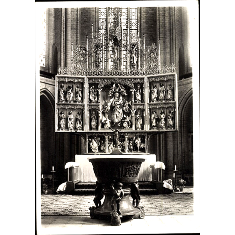 taken probably inside Nikolaikirche -- notice that the lower base animals are actually protomes [cf. Image N230709014], and that the font was raised on their backs