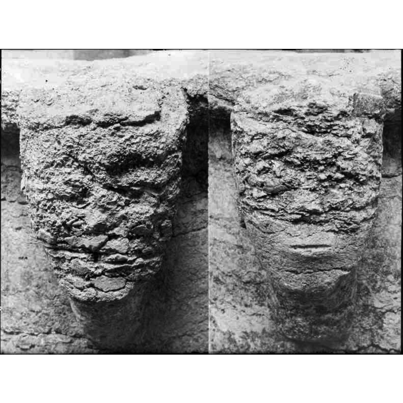 Source caption: "Dopfuntsfot, kalksten, tillverkad på Gotland, 1200-tal, skaftet, detalj, ansikten."