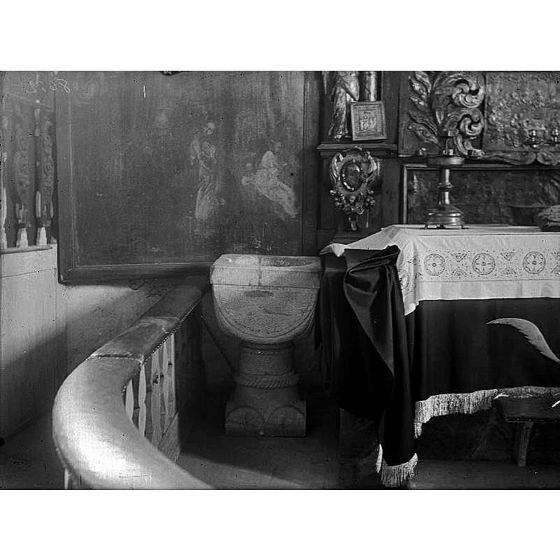 Source caption: "Brahekyrkan. Medeltida dopfunt, kvadratisk kuppa med avfasade hörn nedtill."
