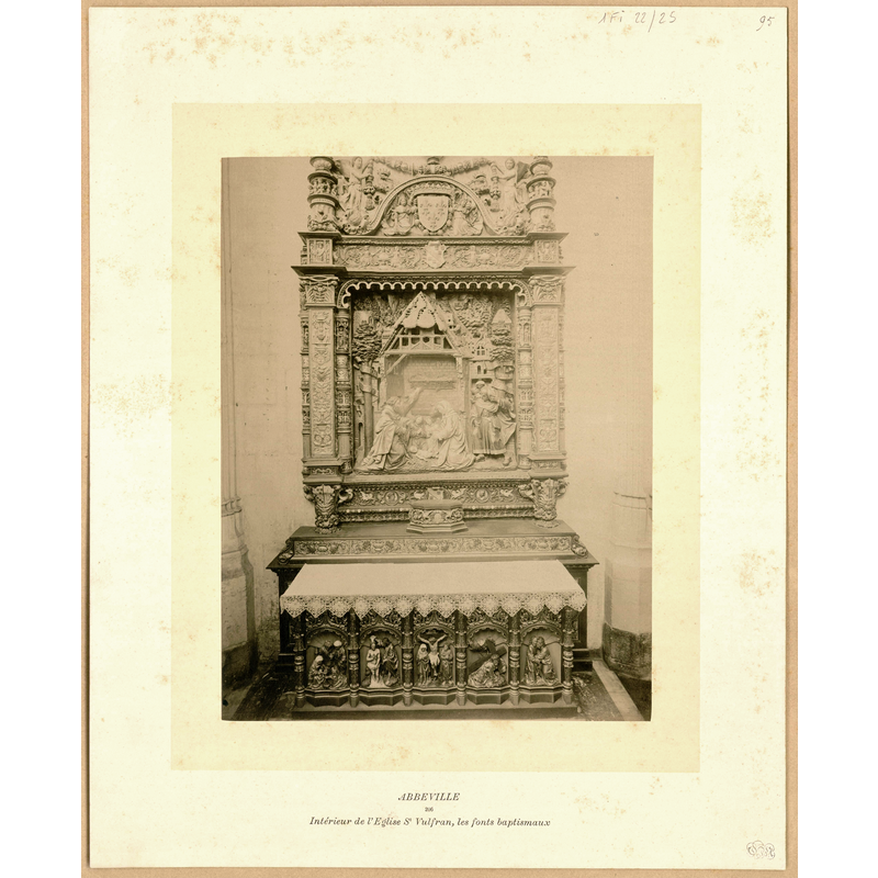 the caption identifies the object displayed as "Collégiale Saint-Vulfran d'Abbeville : intérieur, les fonts baptismaux. N°206" [error? it appears to be an altar with a retable of the Nativity]