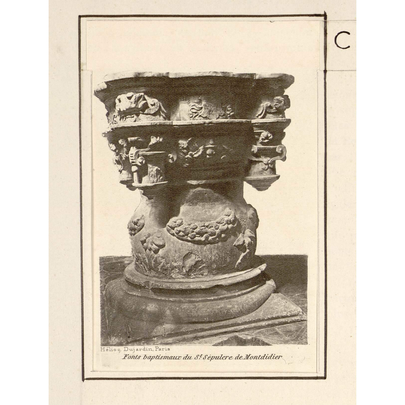 Source caption: "Fonts baptismaux du Saint-Sépulcre de Montdidier. - Héliogravure Dujardin, Paris."