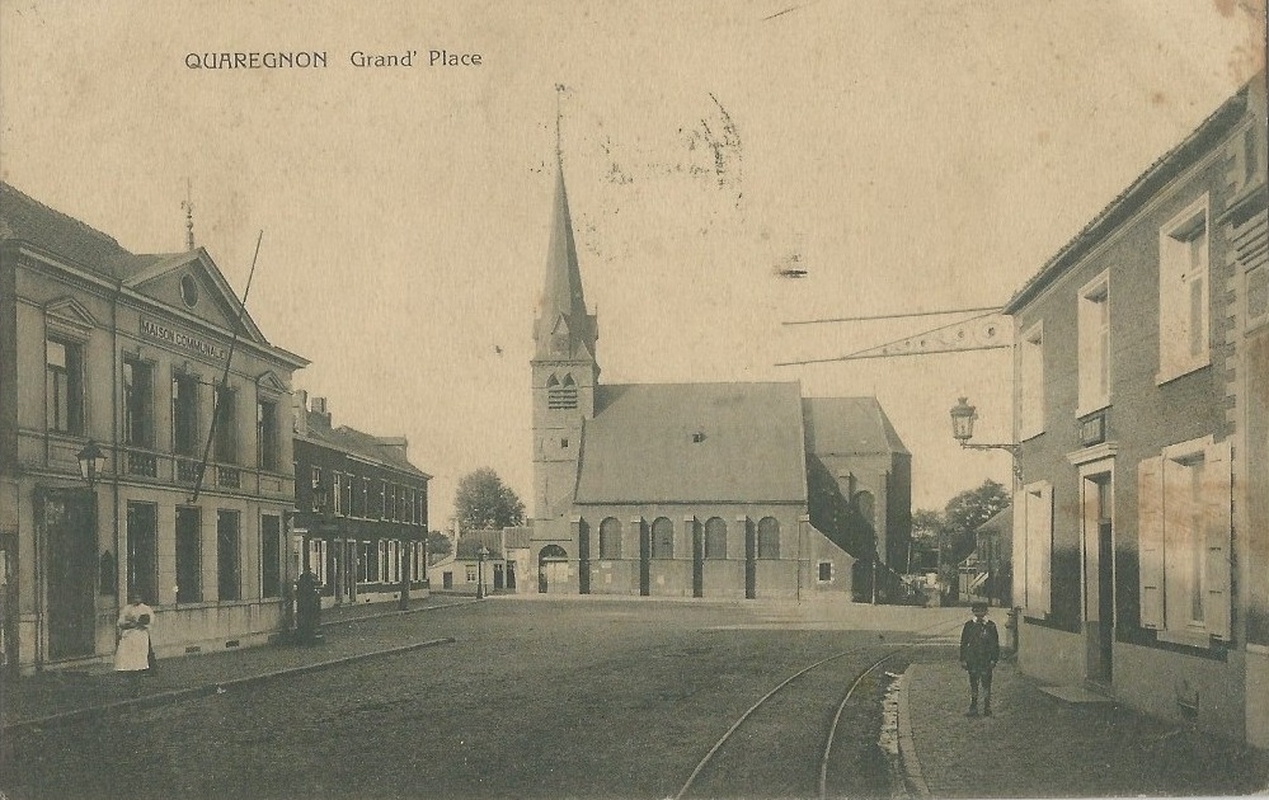"QUAREGNON Grand' Place" -- "L'ancienne église Saint-Quentin qui reste que la tour et l'ancienne maison communale."