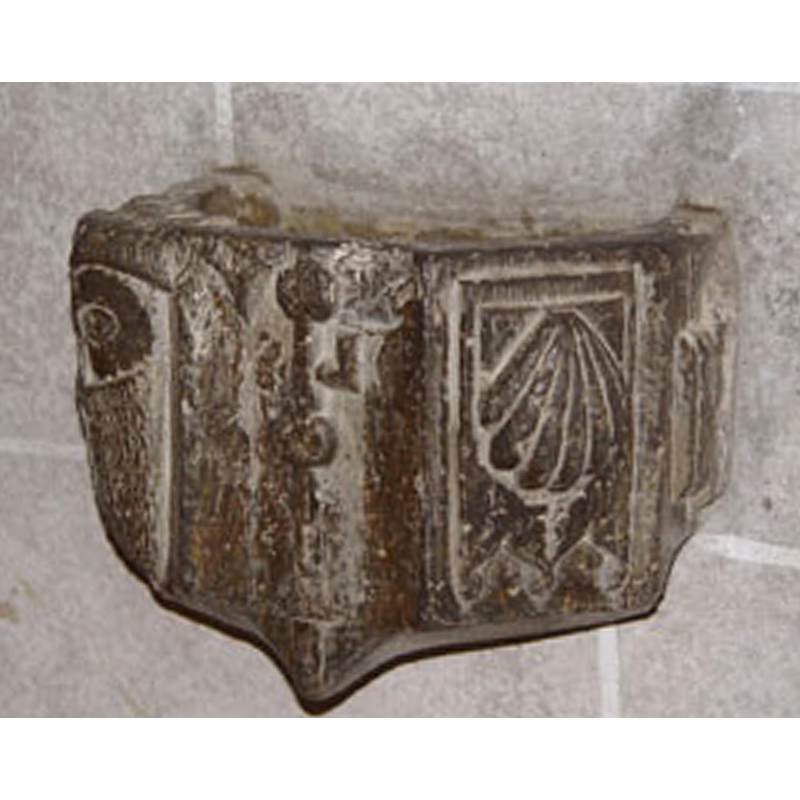 a large pilgrim's shell in the centre of the shield