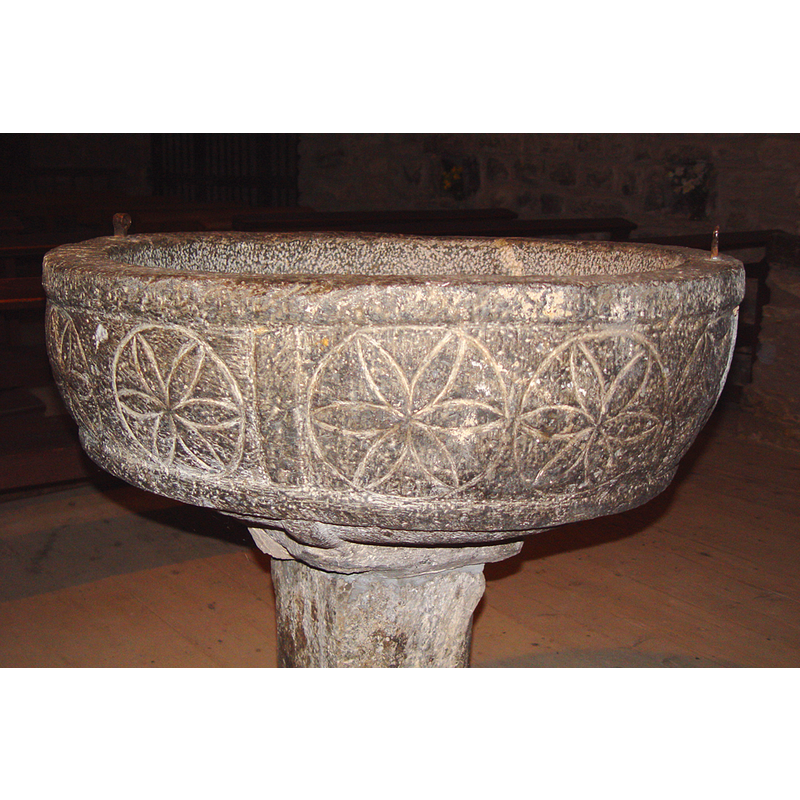 dividing the sides of the basin into four compartments
