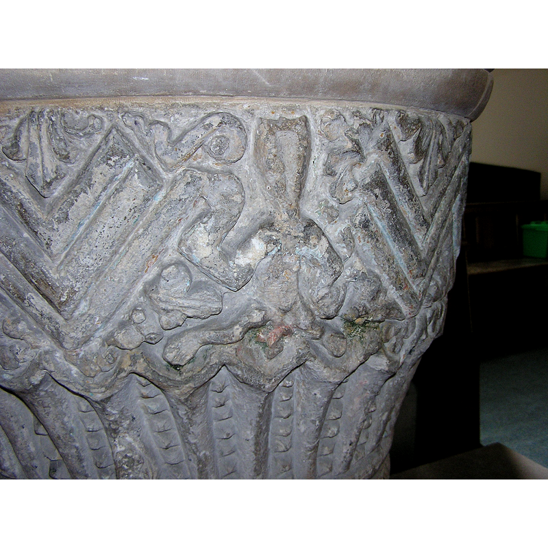 a few motifs, near the figure