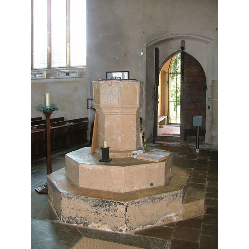 a large arch on each side of the basin