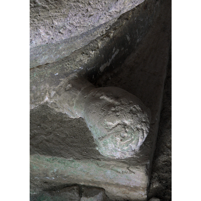 like the other three 'protrusions' in the lower base this is an uncommon decoration; were these added to the font later? this is defeinitely a human head, a clean-shaven youth(?) in an inverted position