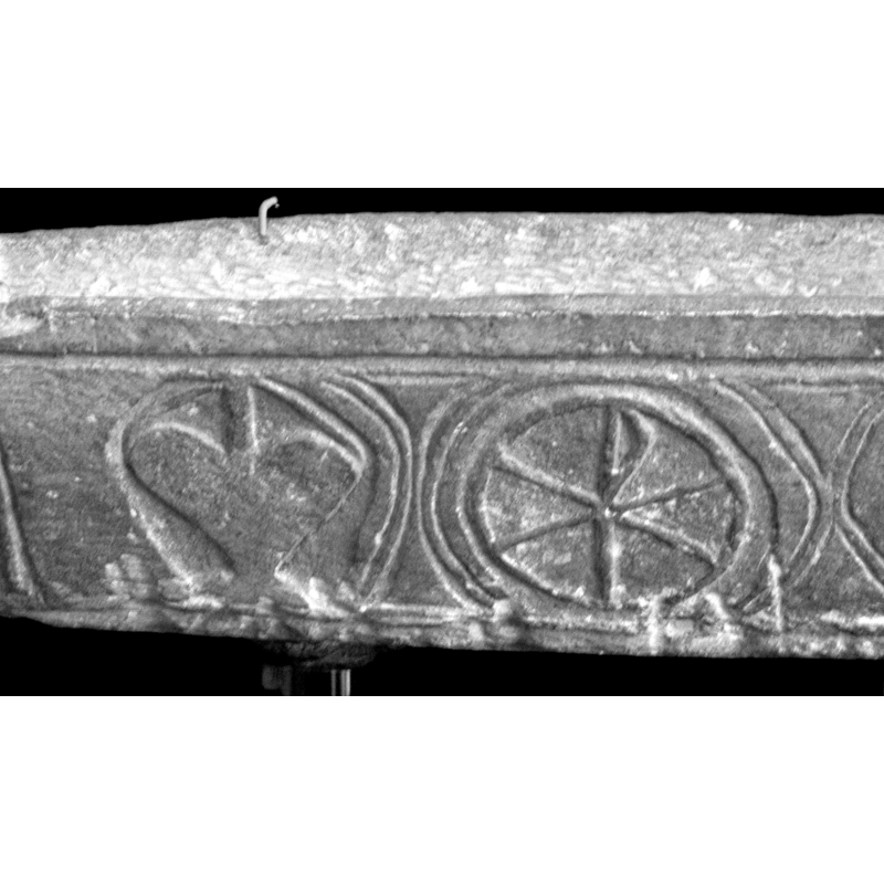 in the centre of the basin side; three concentric circles