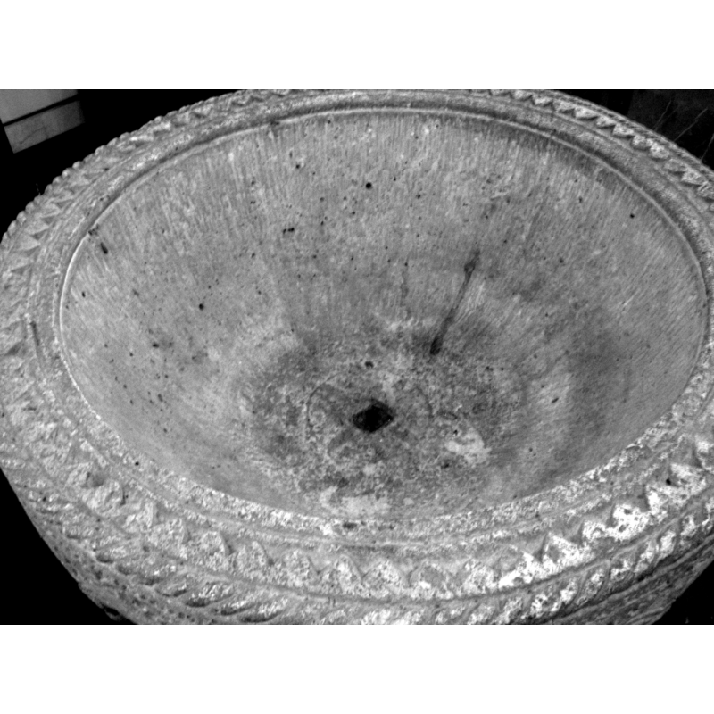 a band of triangular motifs containing the inscription and making up a zigzag pattern all around the upper rim surface