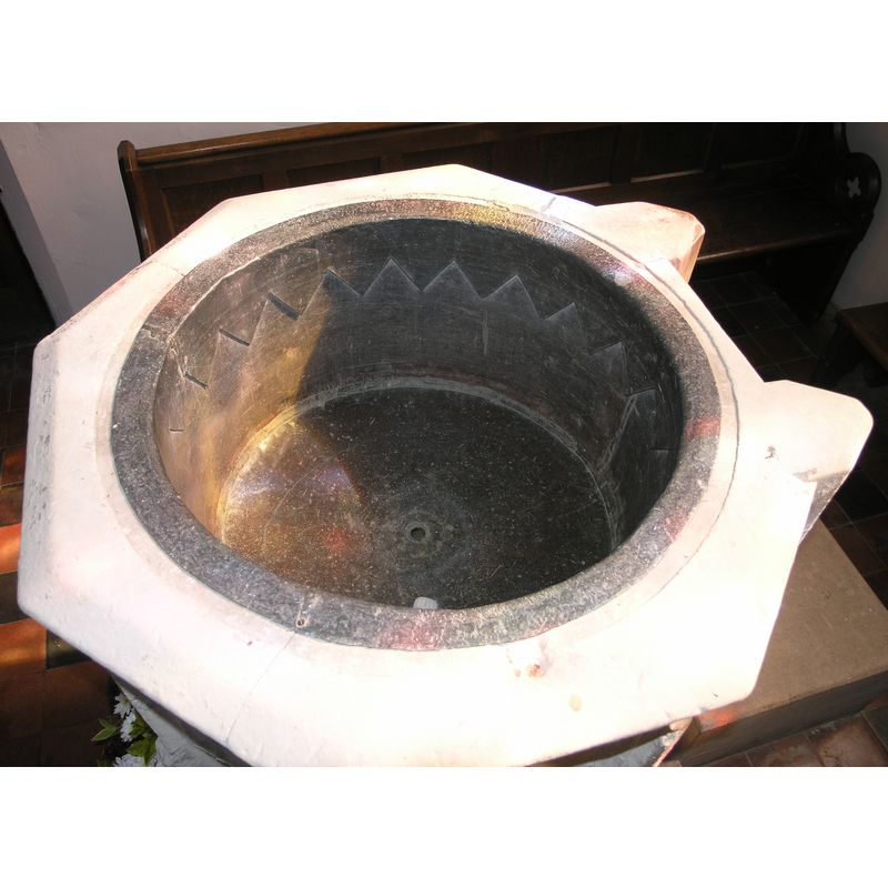 note the two protrusions at the back of the basin [cf. Font notes]
