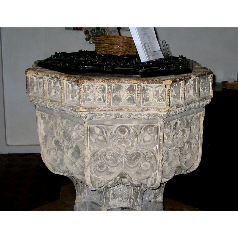deep-relief, forming clover-leaf shapes on each basin side