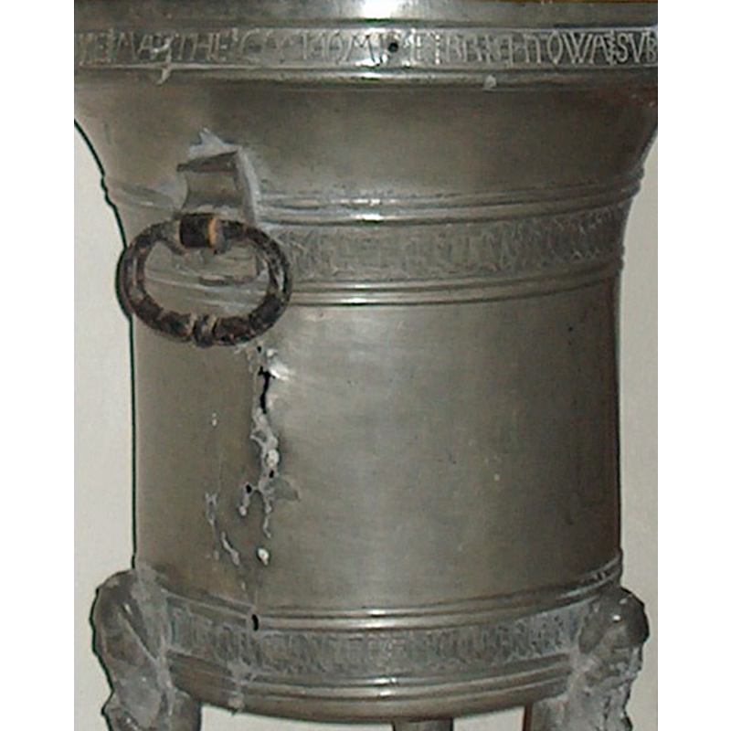 a decorative band al around at handle level
