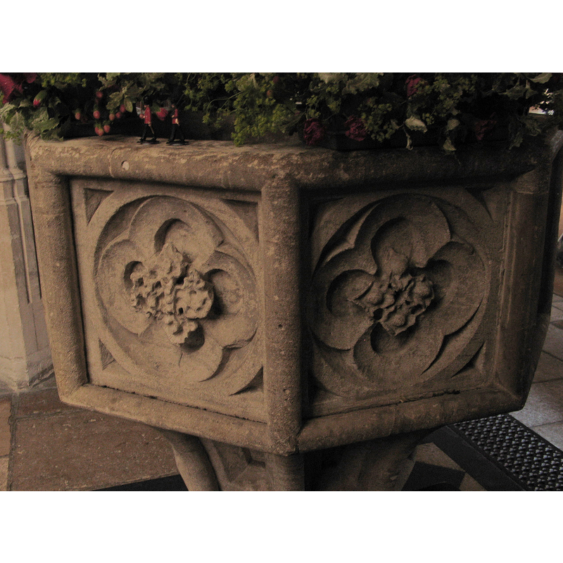 one of them is supposed to represent the White Rose or Yorkist Badge [cf. Font notes]