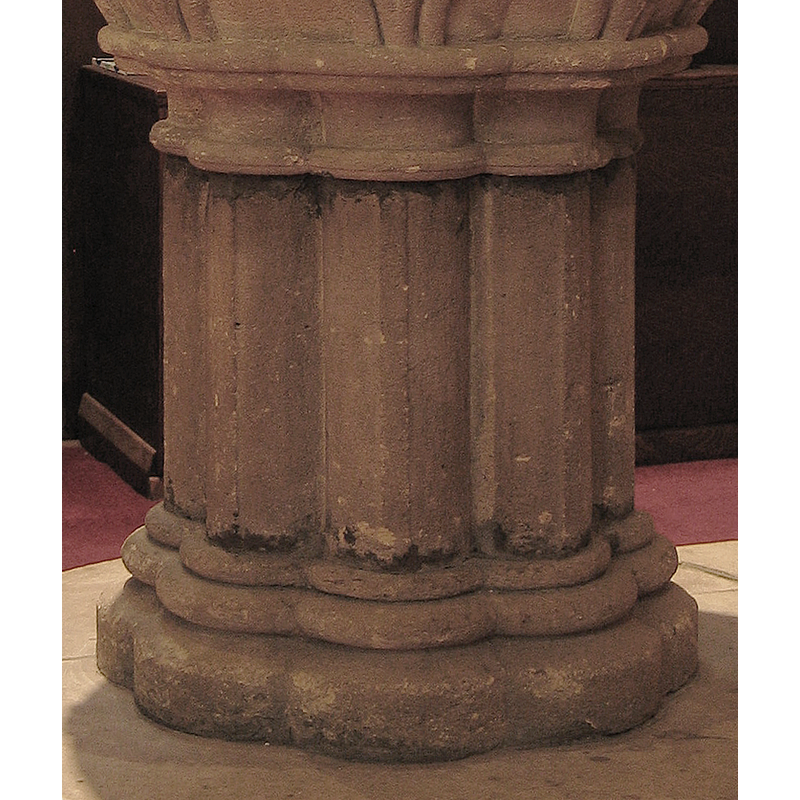 on the capitals and bases of the colonnettes of the stem