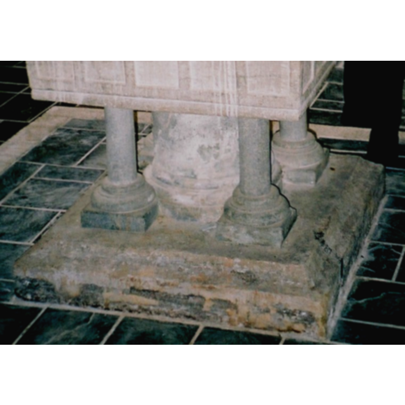 at the base of the central shaft [the outer colonnettes are modern replacements]