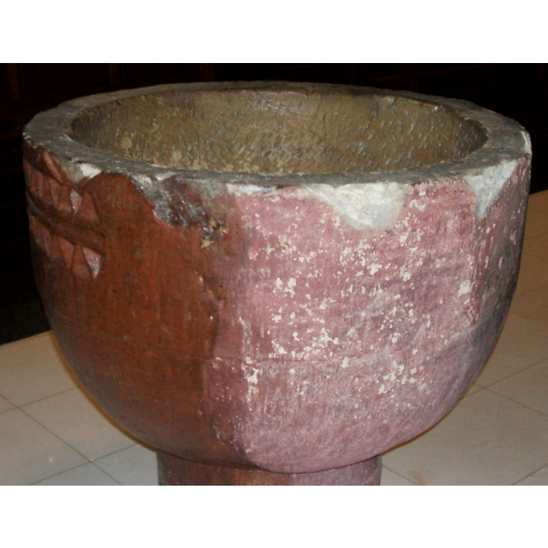 notice the gap between the decoration and the re-cut; the decoration was never intended to go all around the basin