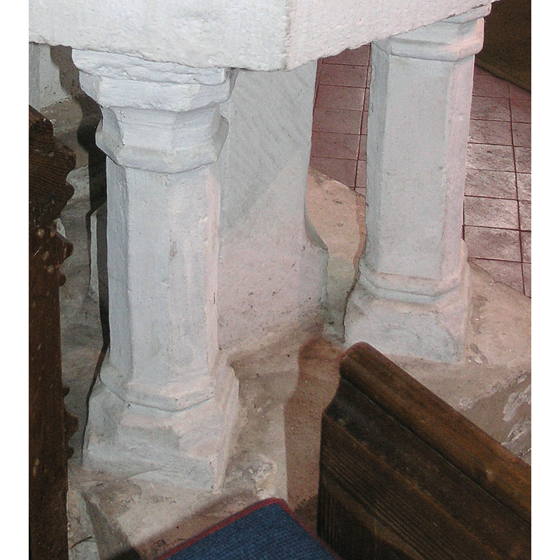 on the top and bottom of the colonnettes of the base