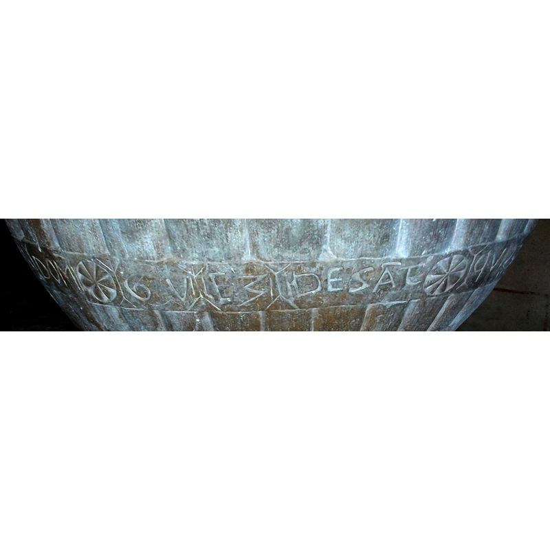 over the ribbed pattern [cf. Inscription area]