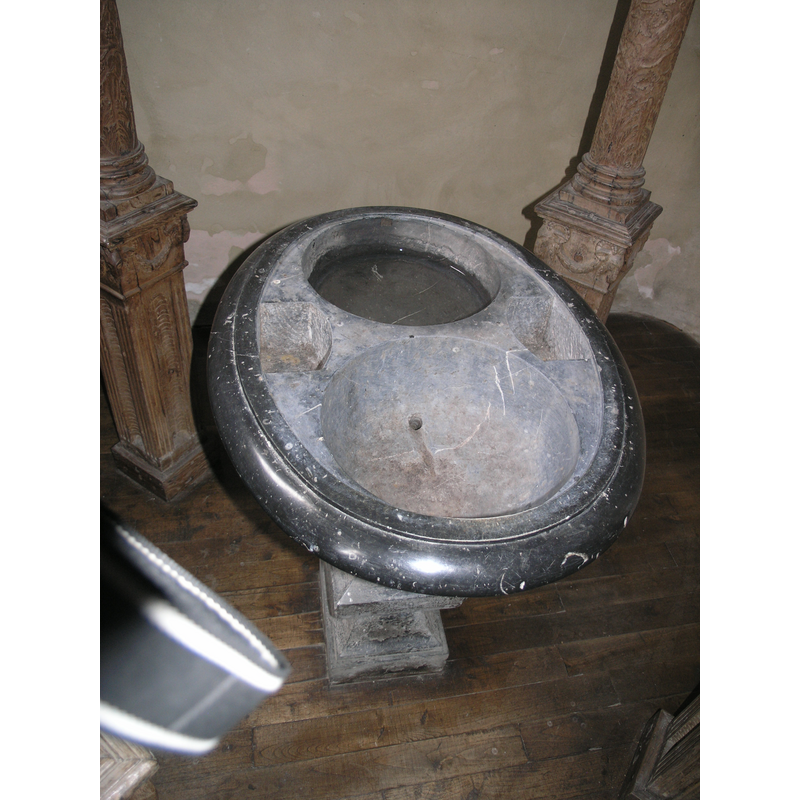 the drain hole only in one of the wells